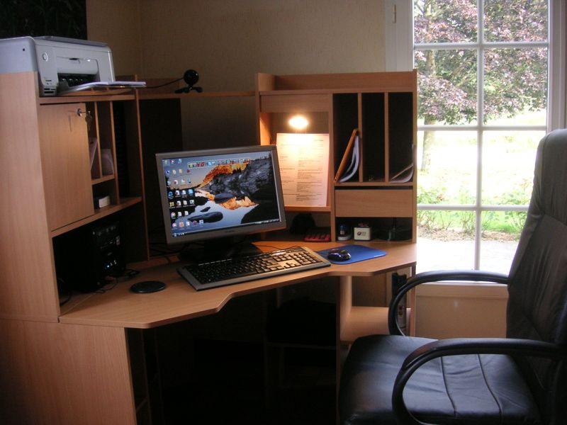 home-office-232985