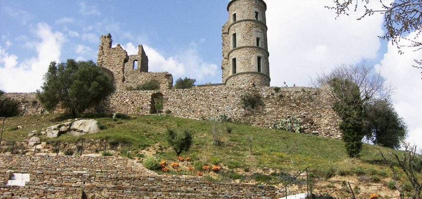 Les ruines du château Grimaldi à Grimaud