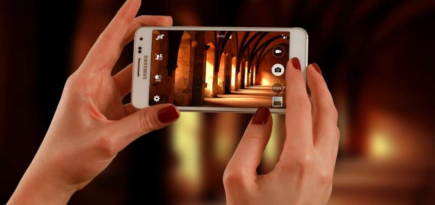 smartphone-623722.jpg