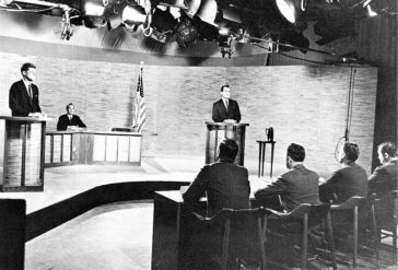 John F. Kennedy și Richard Nixon în prima dezbatere a candidaților prezidențiali televizați, 1960