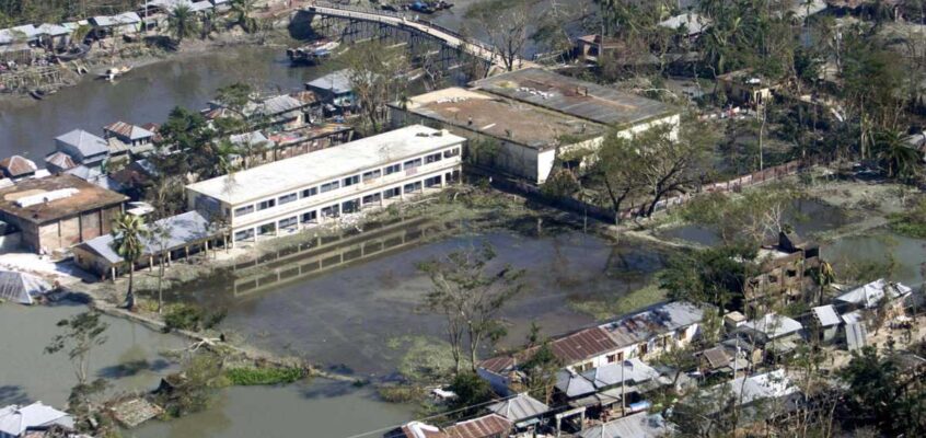 Bangladesh după ciclonul Sidr, inundații catastrofale