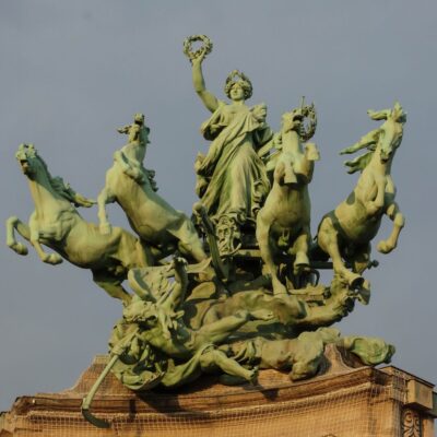 Immortality anticipating Time, allegorical sculpture by Georges Récipon in 1900, from the roofs of the Grand Palais in Paris.