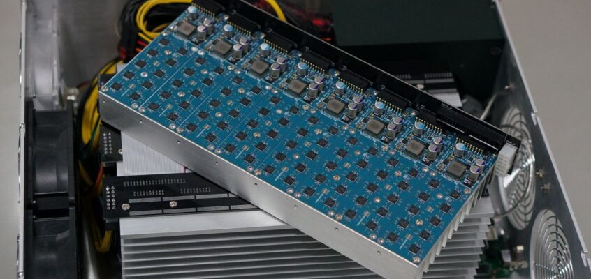 Mașină de minerit Avalon bazată pe ASIC