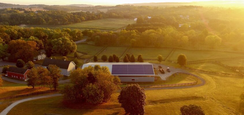 (Agricultura durabilă combinată cu generarea de energie regenerabilă