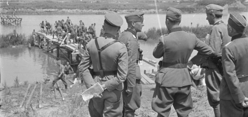 Trupe românești și germane trec Prutul pentru eliberarea Basarabiei, 1 iulie 1941.