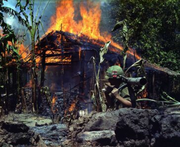 O tabără de bază Viet Cong