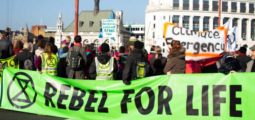 Blocking of a London bridge, by Extinction Rebellion in 2018.