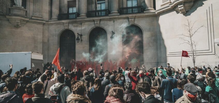 Revoltă - Protest - Mulțime