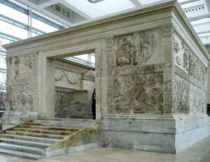 Ara Pacis în Roma, Italia
