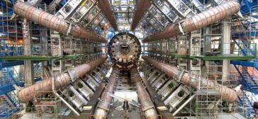 Large Hadron Collider (LHC) - Detectorul ATLAS.