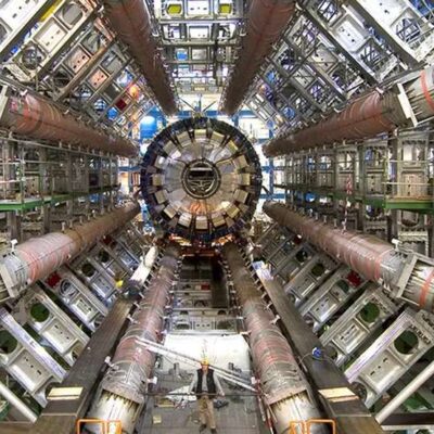 Large Hadron Collider (LHC) - Detectorul ATLAS.