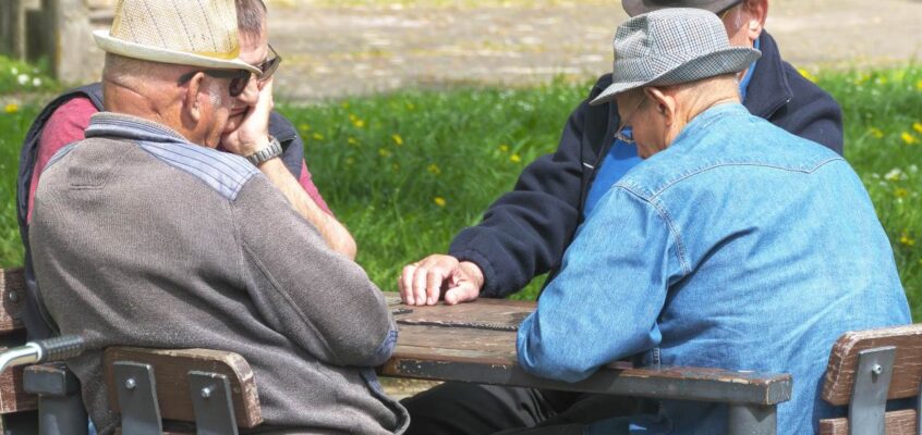 Bătrâni pensionari