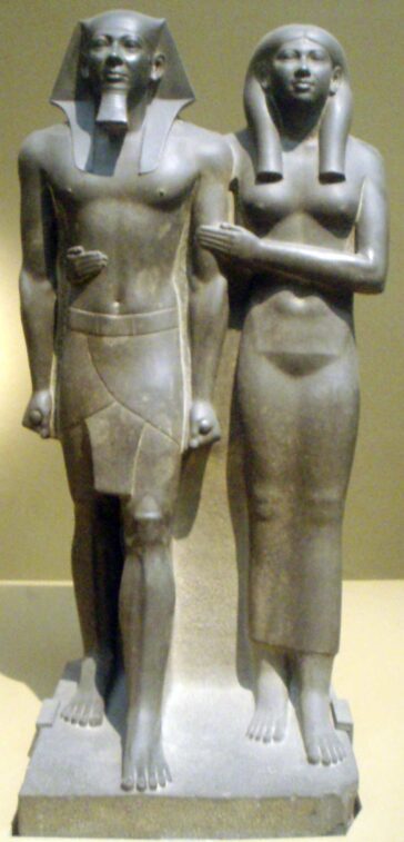 Statuia lui Menkaura și a reginei Khamerernebty II. Autor: Keith Schengili-Roberts.