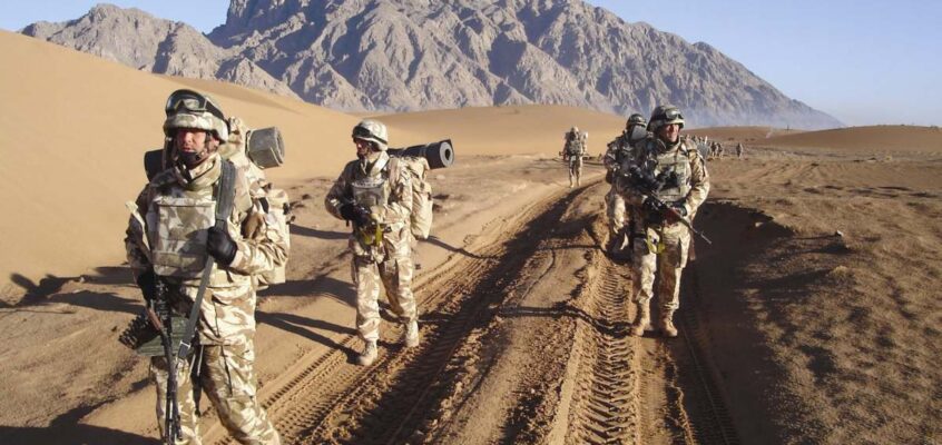 Soldați români în misiune de patriulare în Afganistan