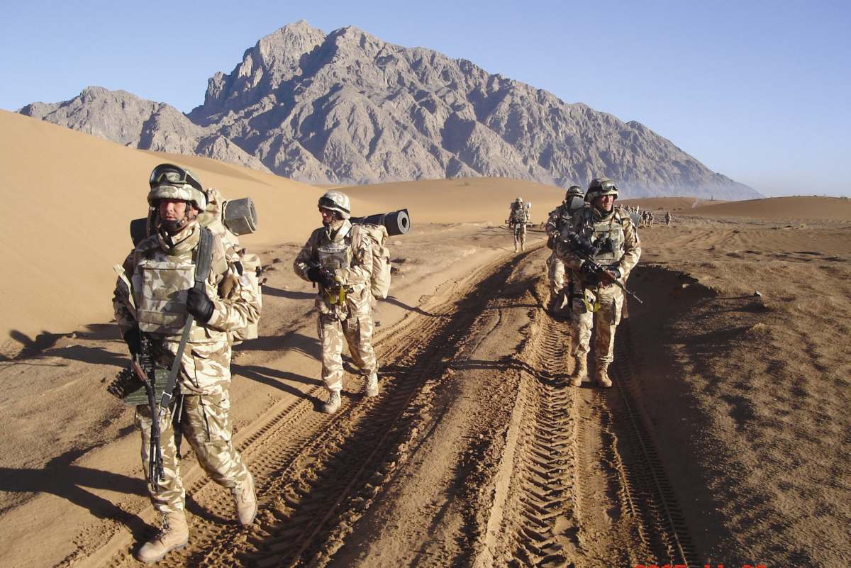 Soldați români în misiune de patriulare în Afganistan