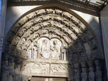 Portalul de vest al Catedralei Notre-Dame