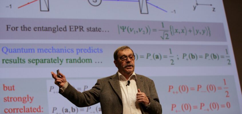 Alain Aspect explicând experimentul său