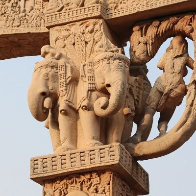 Elefanți în Torana de Nord, Sanchi, India