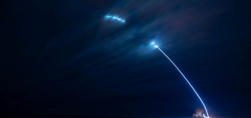 Le lanceur New Glenn depuis le complexe de lancement spatial 36 de la base spatiale de Cap Canaveral