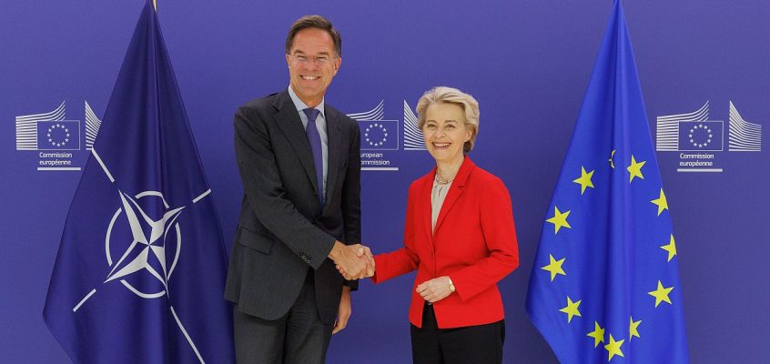 Mark Rutte with European Commission President Ursula von der Leyen