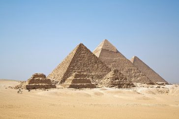 Piramidele din Giza