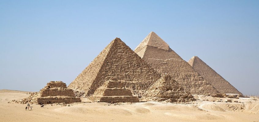 Piramidele din Giza