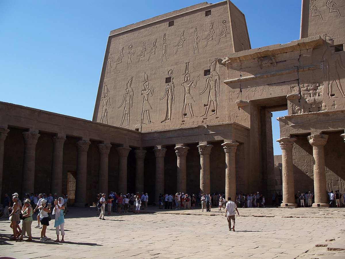 Interiorul Templului Edfu