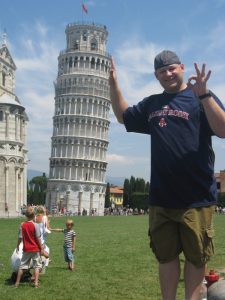 Turnul înclinat din Pisa: Perspectivă forțată