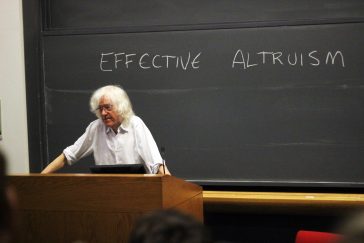 Derek_Parfit_at_Harvard-April_21,_2015-Effective_Altruism